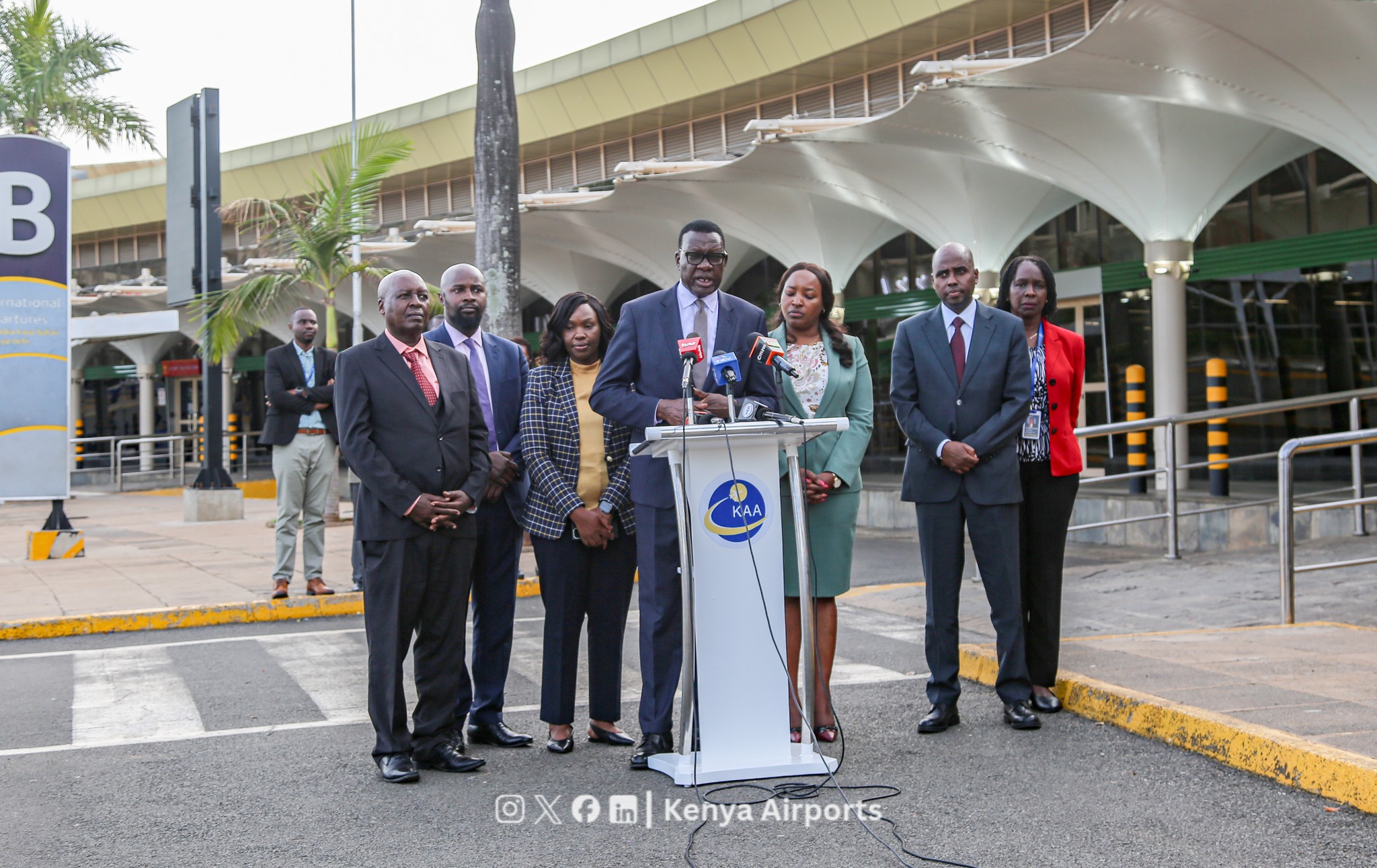 Transport CS Davis Chirchie in a media briefing at JKIA